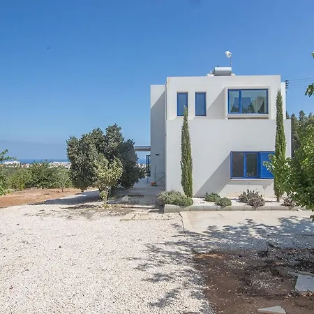 Villa Ioanni Helios - Stunning 4 Bedroom - Few Minutes Drive To Fig Tree Bay Protaras