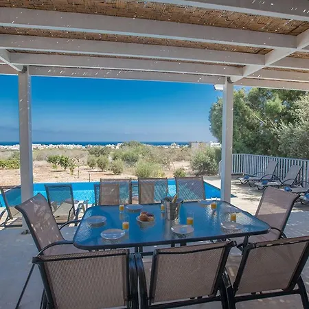 Ioanni Helios - Stunning 4 Bedroom - Few Minutes Drive To Fig Tree Bay *