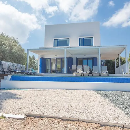 Villa Ioanni Helios - Stunning 4 Bedroom - Few Minutes Drive To Fig Tree Bay