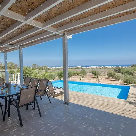 Ioanni Helios - Stunning 4 Bedroom - Few Minutes Drive To Fig Tree Bay *