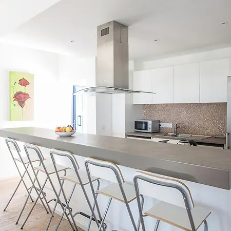 Ioanni Helios - Stunning 4 Bedroom - Few Minutes Drive To Fig Tree Bay Protaras