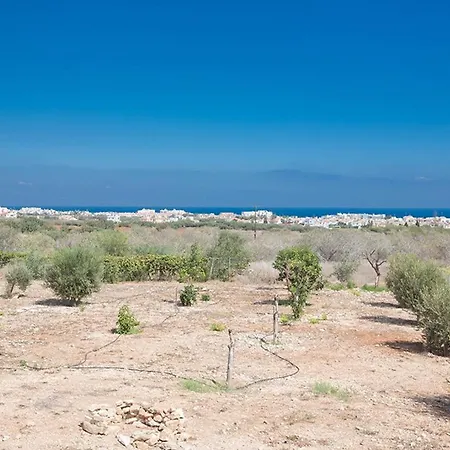 Ioanni Helios - Stunning 4 Bedroom - Few Minutes Drive To Fig Tree Bay Protaras