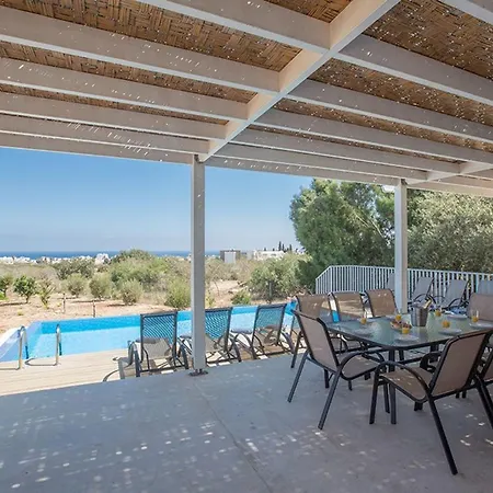 Villa Ioanni Helios - Stunning 4 Bedroom - Few Minutes Drive To Fig Tree Bay *