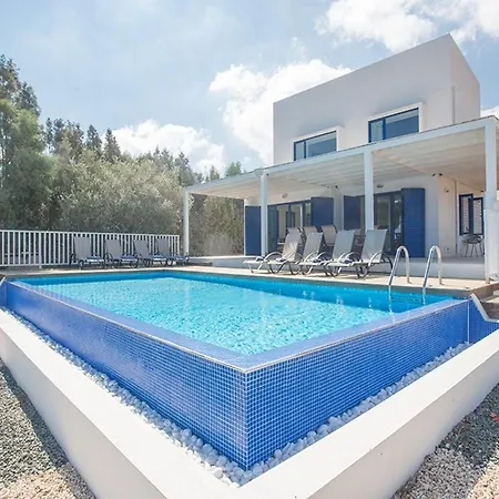Ioanni Helios - Stunning 4 Bedroom - Few Minutes Drive To Fig Tree Bay Protaras